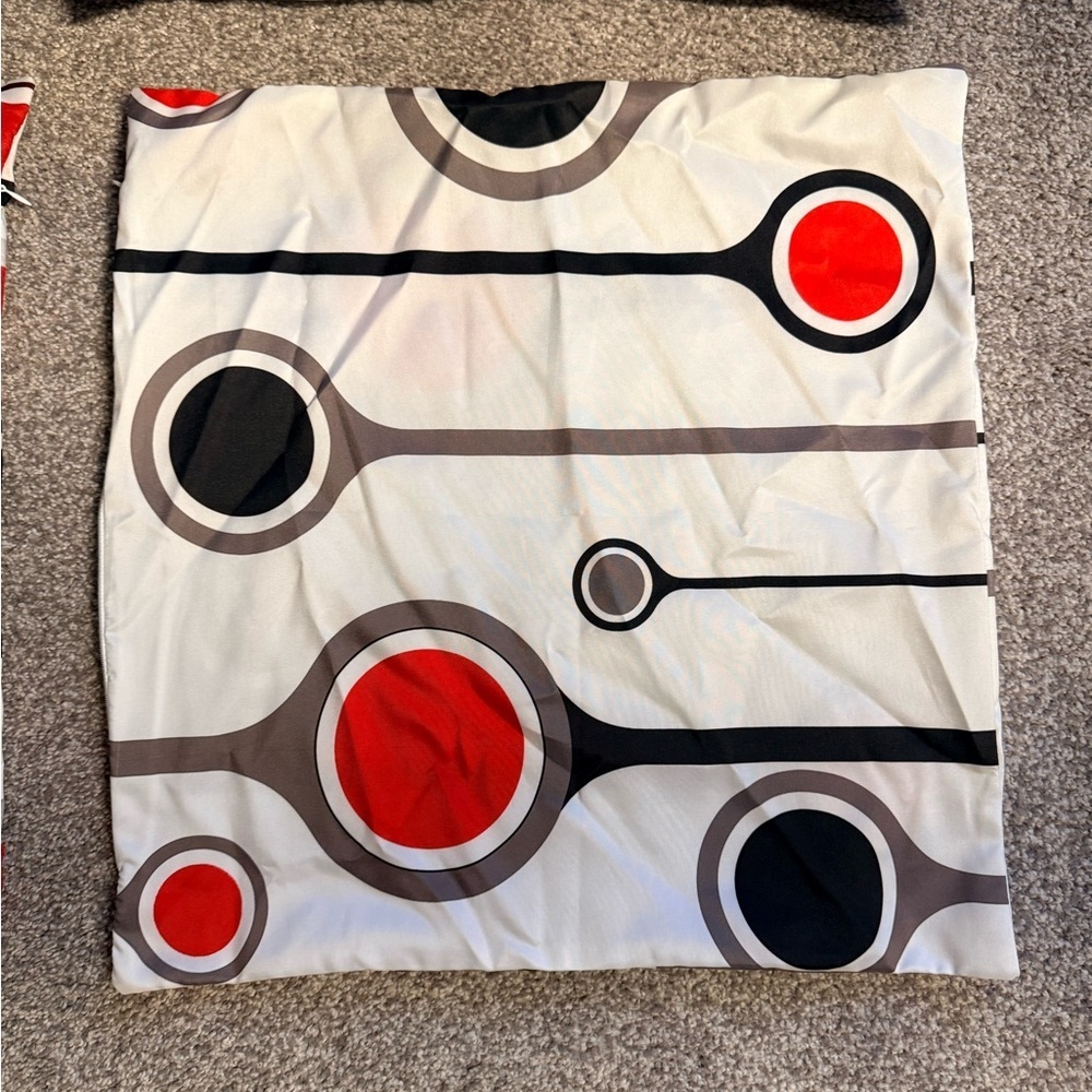 Amazon Modern Black, Red, and White Pillow Set (comes with 2 pillow inserts) - Picture 5 of 7